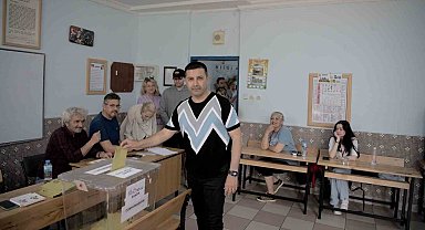 Kuşadası Belediye Başkanı Günel, oyunu kullandı