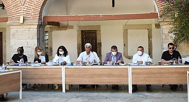 Kuşadası Belediye Meclisi'nde bayrak değişimi