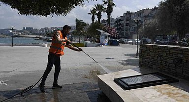 Kuşadası Belediyesi'nin temizlik mesaisi aralıksız sürüyor