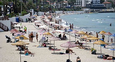 Kuşadası'nda oyunu kullanan plaja ve sahile koştu