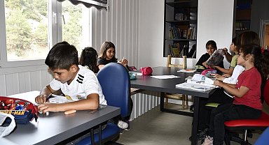 Kuşadası'ndaki Kütüphane ve Kitap Kafe her yaştan vatandaşa hitap ediyor