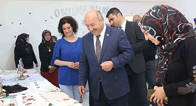 Kütahya'da iğne oyası kursunun yılsonu sergisi açıldı