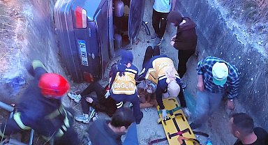 Kütahya'da otomobil sulama kanalına uçtu: 5 yaralı