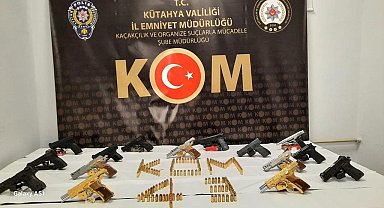 Kütahya'daki kaçak silah operasyonunda 16 adet ruhsatsız tabanca ele geçirildi