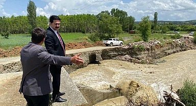 Kuvvetli sağanak sele sebep oldu, köy yolu ve köprü yıkıldı