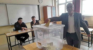 Malazgirt'te seçmenler oylarını kullanmaya başladı