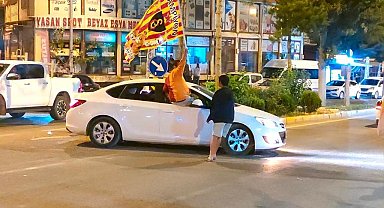 Mardin sarı-kırmızı renklere büründü