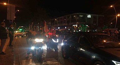 Marmaris'te Galatasaraylılar sokağa taştı