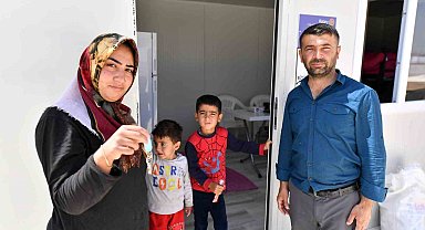 Mersin Büyükşehir'in Adıyaman'da inşa ettiği konteyner kent ilk misafirlerini ağırladı
