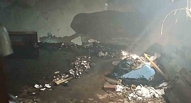 Metruk binada yangın çıktı, mahalleli isyan etti: "Çocuklarımız risk altında"