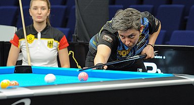 Milli bilardocu Eylül Kibaroğlu Finlandiya'dan şampiyonlukla döndü