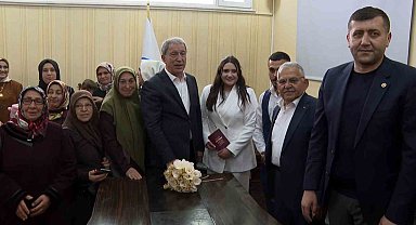 Milli Savunma Bakanı Akar'dan nikahı kıyılan çifte sürpriz ziyaret