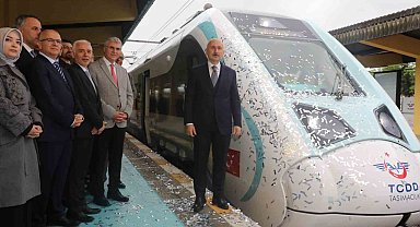 Milli tren bugün ilk kez yolcu taşımaya başlıyor