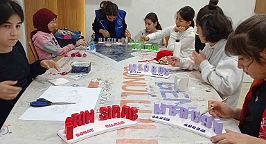 Minik öğrenciler oyuncaklarını geri dönüşümle yapıyor