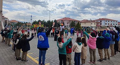 Minik öğrencilere palyaço sürprizi