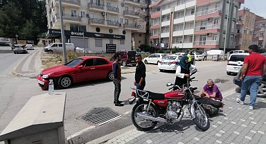 Motosiklet otomobille çarpıştı: 1 yaralı