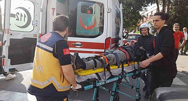 Motosikletin çarptığı yaya yaralandı