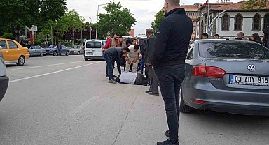 Motosikletin çarptığı yaya yaralandı