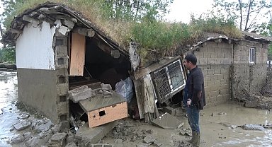 Muş'ta sağanak sele neden oldu: 7 ev 1 araç hasar gördü