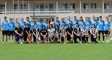 Nazilli Belediyespor Kadın Futbol Takımı, play-off'lara hazırlanıyor
