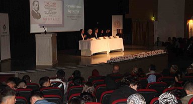 Necip Fazıl Kısakürek, vefatının 40. yıl dönümünde Erzurum'da kendi adını taşıyan kültür merkezinde anıldı