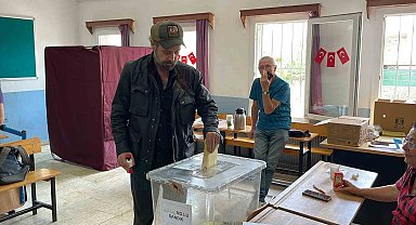 Nejat İşler ve Fedon oylarını Bodrum'da kullandı