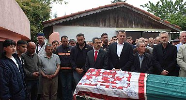 Nikahlarına bir gün kala hayatlarını kaybeden genç çift son yolculuklarına uğurlandı