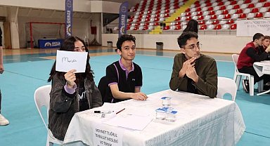 Öğrenciler bilgi yarışmasında ter döktü