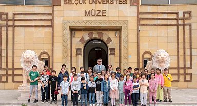 Öğrenciler, Selçuk Üniversitesi Müzesini gezdi