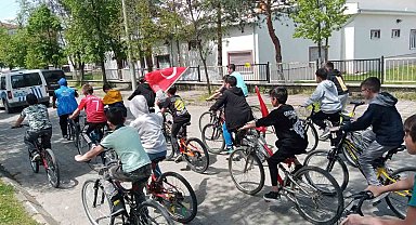 Öğrencilerden bisikletle '19 Mayıs' turu