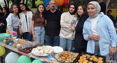 Öğretmen ve öğrencilerden bahar şenliği