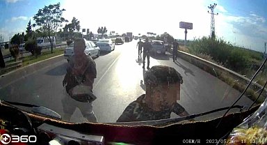 Önünü kesip araçtan indiler, eşi ve çocuğunun yanında tehdit ve küfürler yağdırdılar