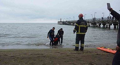 Ordu'da bunalıma giren genç iskeleden denize atladı