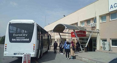 Otobüs şoförü bayılan genç kadını hastaneye yetiştirdi