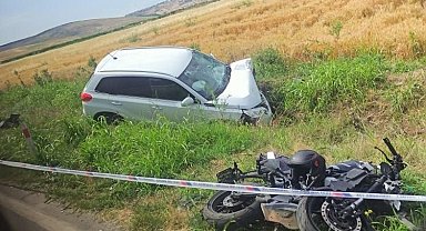 Otomobil ile çarpışan motosikletin sürücüsü hayatını kaybetti