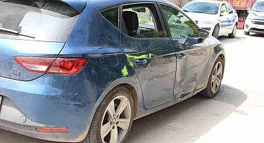 Otomobille çarpışan ehliyetsiz motosiklet sürücüsü yaralandı