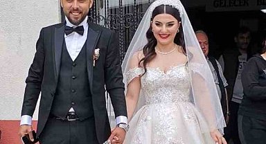 Oy kullanmaya gelinlik ve damatlıkla geldiler