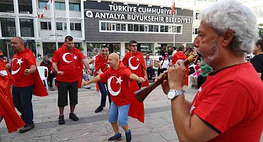 Özel gençlere davullu zurnalı asker uğurlaması