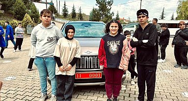 Özel gereksinimli öğrencilerin Toog'a binme istediği geri çevirmedi