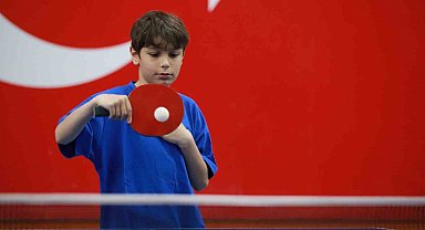 Özel sporcuların masa tenisi turnuvası
