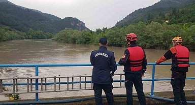 "Çaya düşüp sele kapıldı" ihbarı ekipleri harekete geçirdi