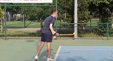Raketi alan Batmanlılar tenis turnuvasında kapıştı