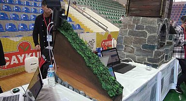 Rize'deki ROBOTEK Yarışmasında hazırlanan doğal afet projesi ilgi odağı oldu