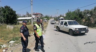 Rus turistlerin içerisinde bulunduğu otomobil kamyonetle çarpıştı: 2 yaralı