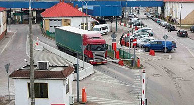 Rusya ve Belarus plakalı tır ve kamyonlara 1 Haziran'dan itibaren Polonya'ya giriş yasağı