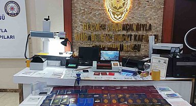 Sahte pasaport üreten şebekeye baskın: 3 gözaltı