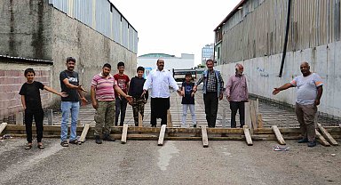 Şaka gibi olay: "Tapulu arazim, depo yapacağım" diyerek sokağa kalıp döşetti