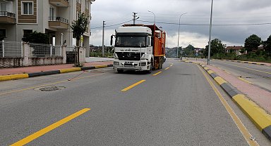 Sakarya'da bu yıl 3 bin 528 kilometre yol çizgisi asfaltla buluşacak