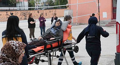 Sandığa sedye ile taşındı