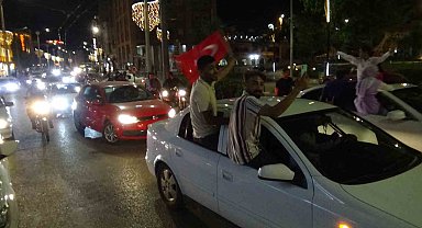 Şanlıurfa'da davullu zurnalı seçim kutlaması